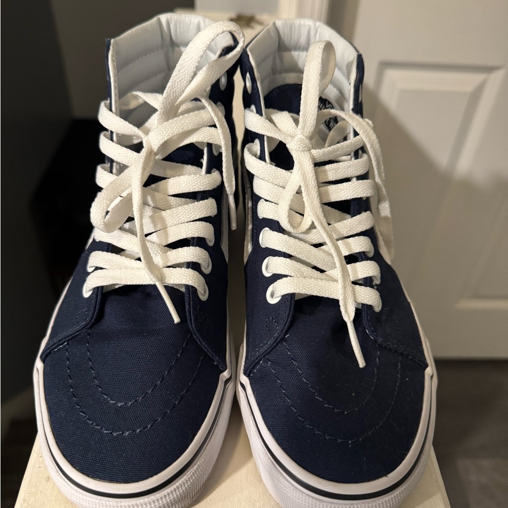 Vans Women's Sneakers - Navy and White